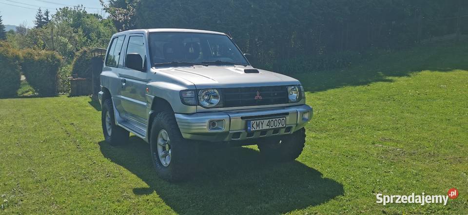 Mitsubishi Pajero Montero 25 D Pajero Skomielna Czarna