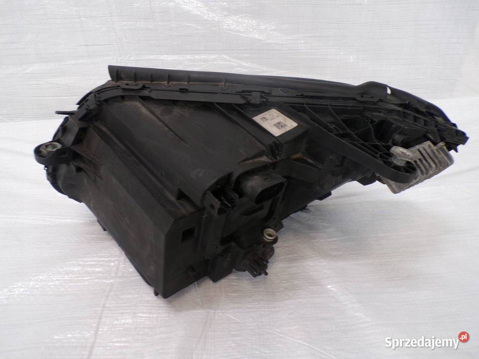 LAMPA REFLEKTOR PRAWY PRZÓD MERCEDES C W205 osobowe