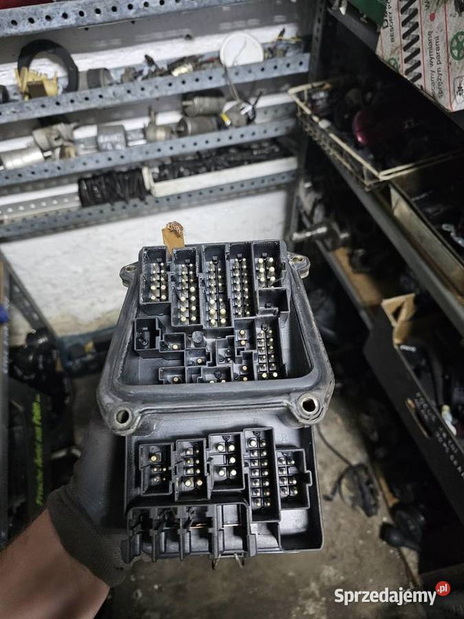 Skrzynka bezpieczników mercedes w201 osobowe Łagów