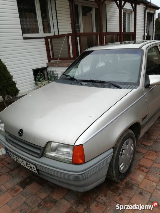 Opel Kadett Sedan 1990 dobra Samochody osobowe Grabiny