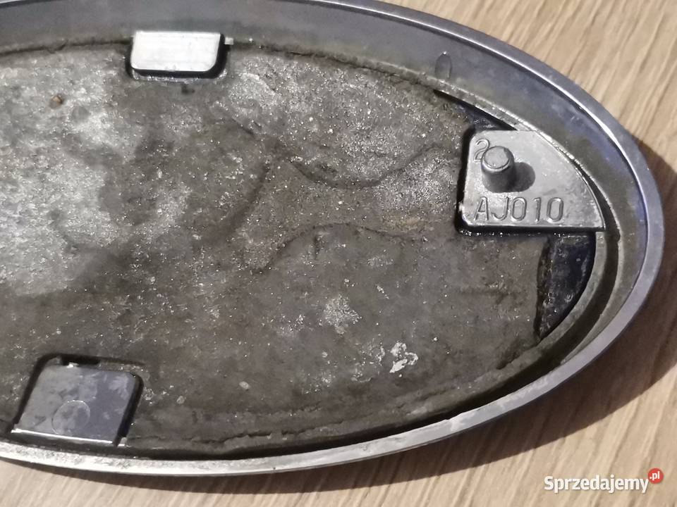 SUBARU LOGO ZNACZEK EMBLEMAT PRZÓD