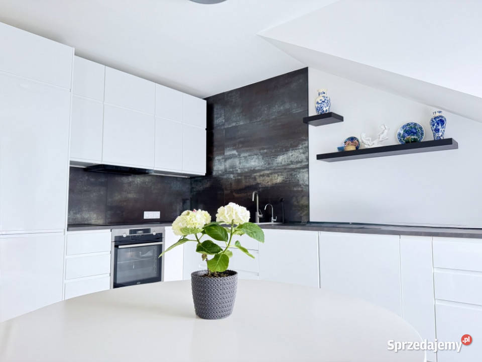 Na sprzedaż 3pokojowe mieszkanie 67 m z dwoma Różyny