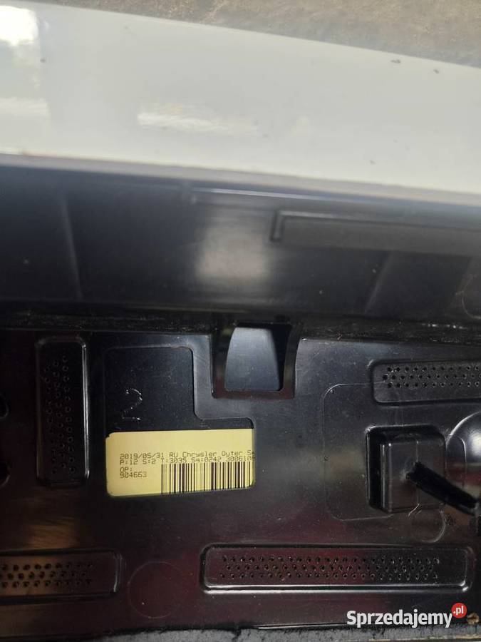 Spoiler klapy Chrysler Pacifica osobowe
