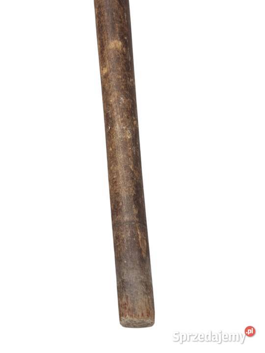 Stara drewniana laska ręcznie rzeźbiona