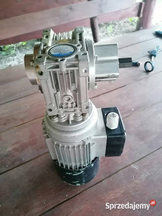 Sprzedam silnik z motoreduktorem Lenze BAF634B7 wielkopolskie Rzgów