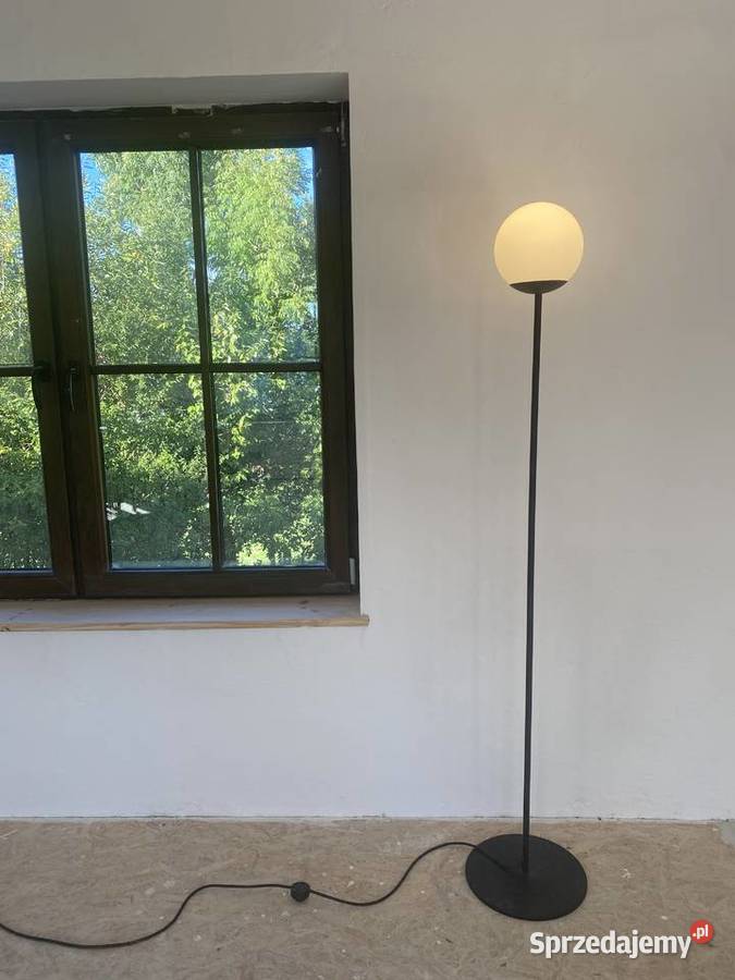 Lampa podłogowa