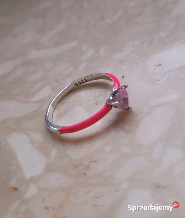 Nowy srebrny pierścionek pokryty emalią z różową Gdańsk