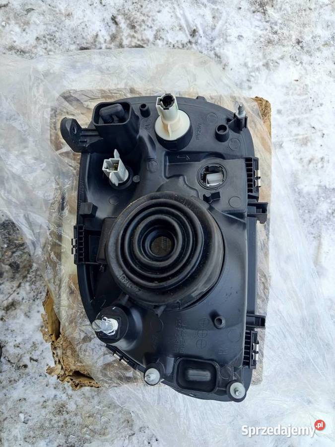 Reflektor przód prawy Nissan Micra K11 nowy Lampy przednie Łask