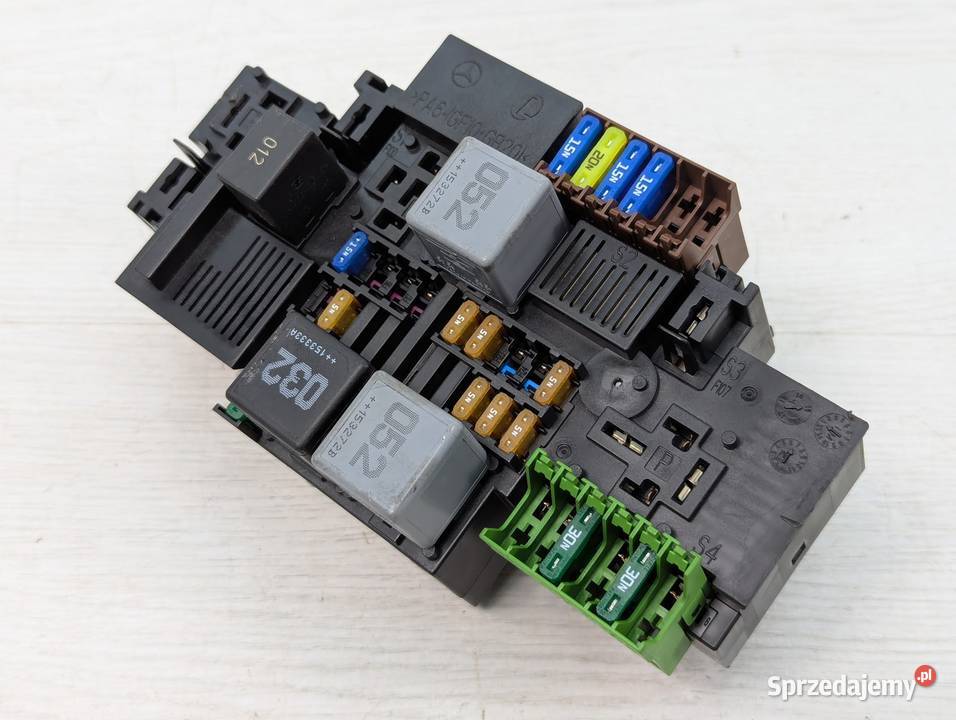 SKRZYNKA BEZPIECZNIKÓW MODUŁ MERCEDES C 200 Pozostałe Białystok