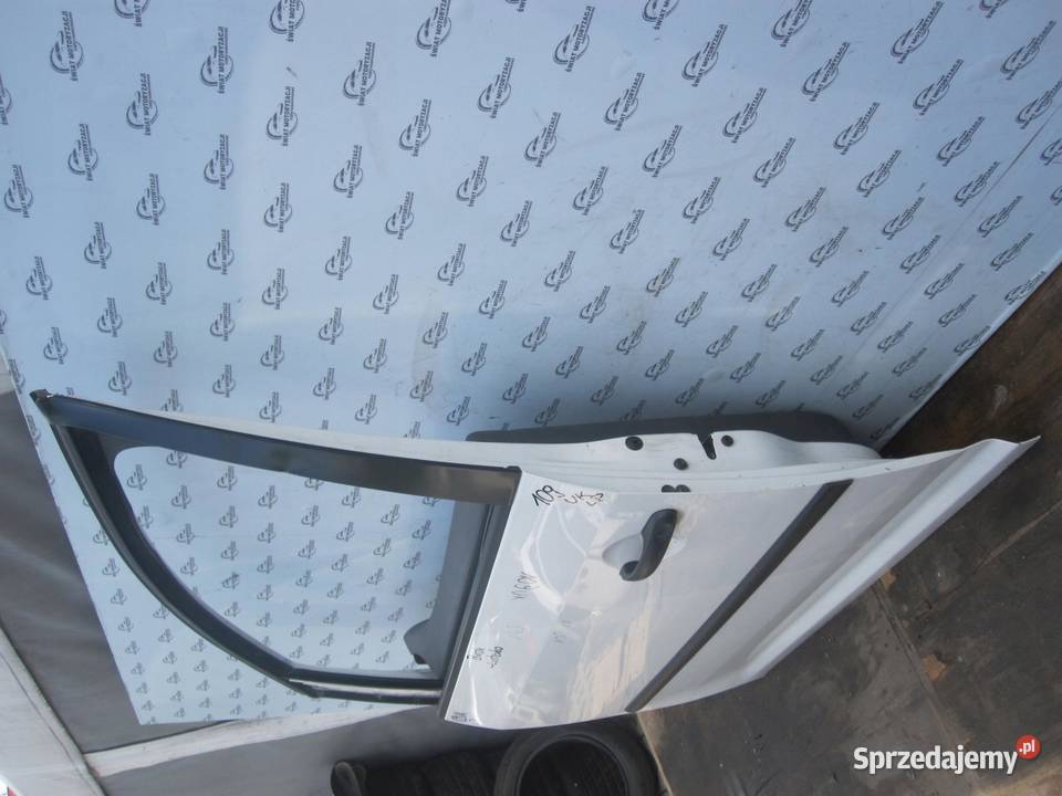VW CADDY III LIFT 09r drzwi lewe przód Drzwi
