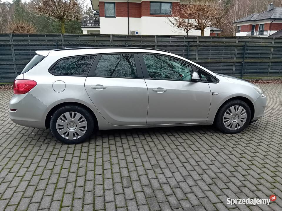 Opel Astra J 16 benzyna kombi Grudziądz