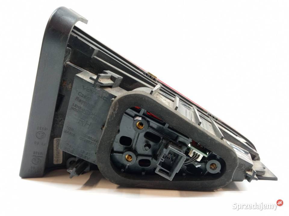 LAMPA TYŁ W KLAPĘ PRAWA KOMBI EUROPA 3V9945308E Lampy tylne