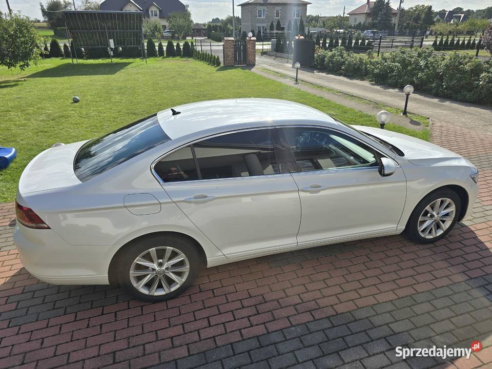 Volkswagen Passat B8 14 sedan biała perła Rok produkcji 2016 sprzedam