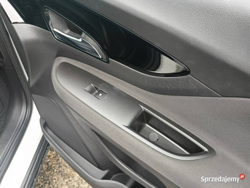 Opel Mokka nowe niski przebieg pierwszy kurtyny powietrzne łódzkie Tomaszów Mazowiecki