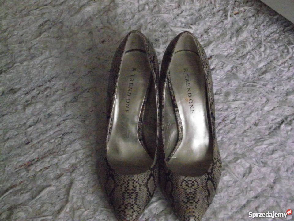 MARKOWE WŁOSKIE SZPILKI Z NATURALNEJ SKÓRY r 39 Piła sprzedam