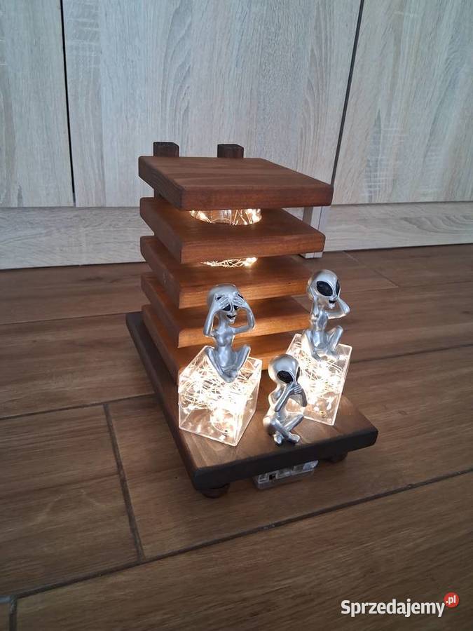 Lampka Dekoracyjna LED Kosmici z Drewna Handmade Gajewniki-Kolonia