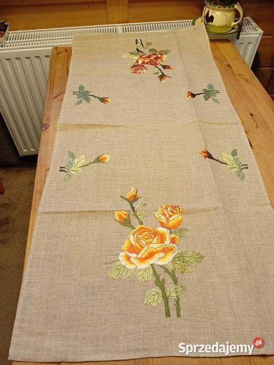 Bieżnik z haftem różyczki 40x140