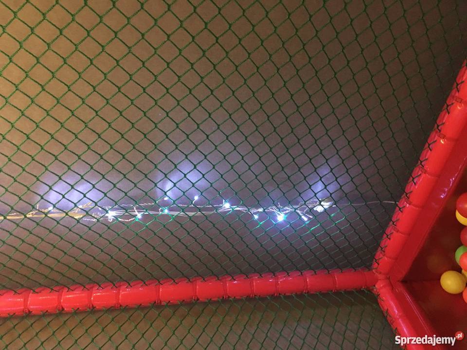 Suchy basen z kulkami piłkami z siatką ochronną Pomlewo