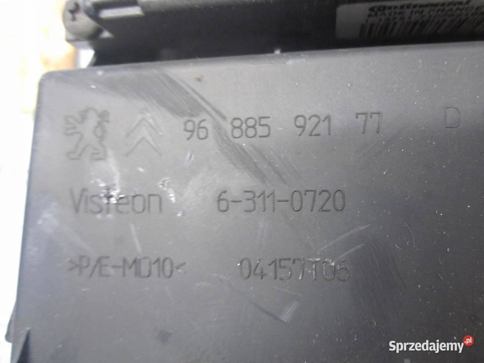 CITROEN BERLINGO II 11r czytnik port AUX schowek Panele sterowania, przełączniki sprzedam