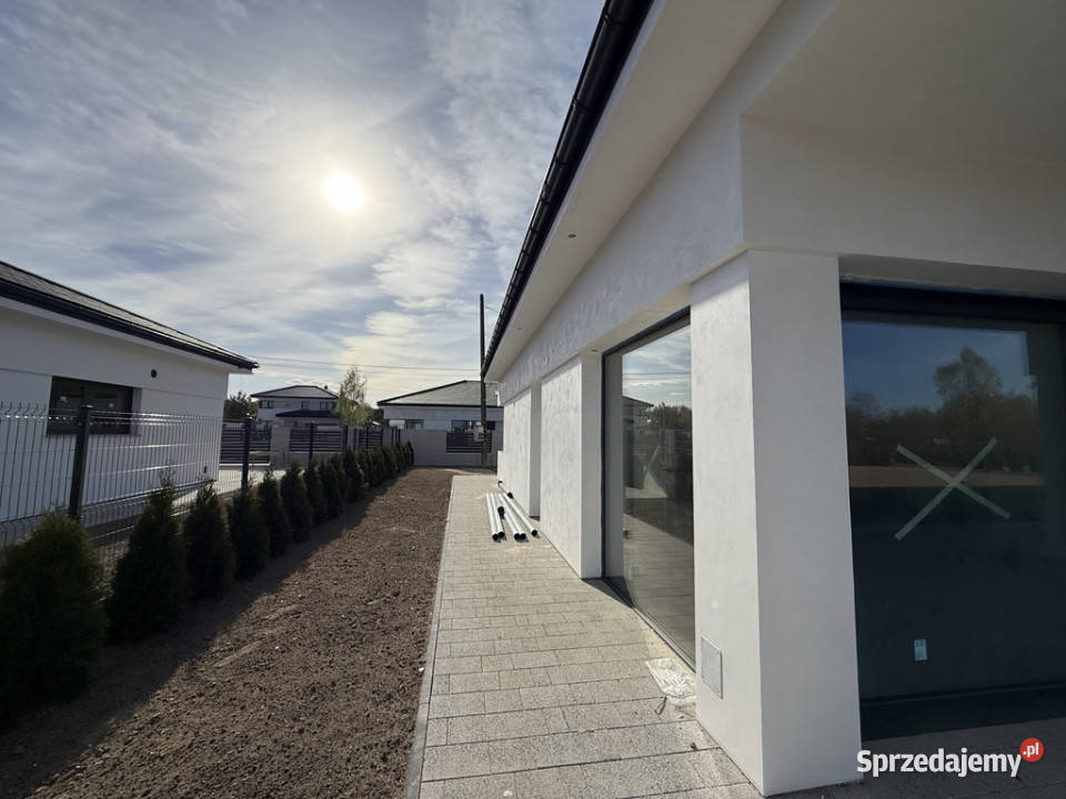 Dom parterowy z szybkim dojazdem do Warszawy 198.6m2 Nieruchomości