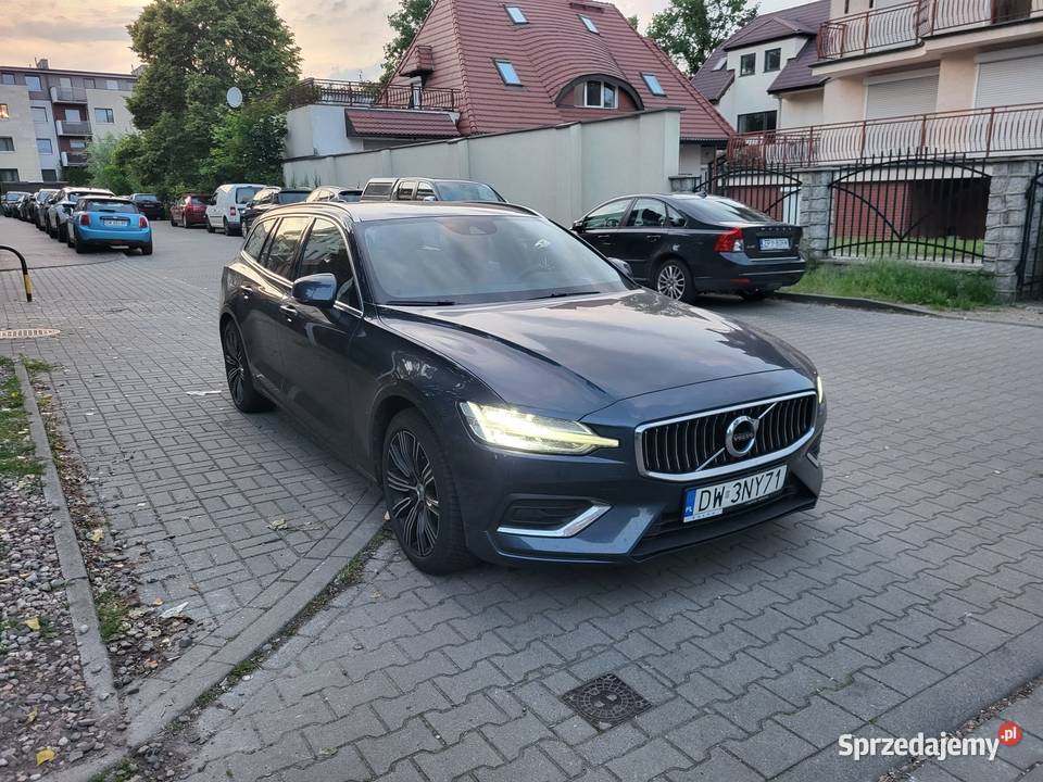 V60 221 Mild Hybrid Diesel wyposażenie premium sprzedam