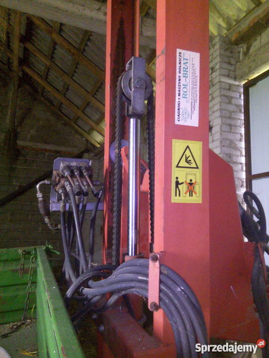 Podnośnik do bel na tył ciągnika