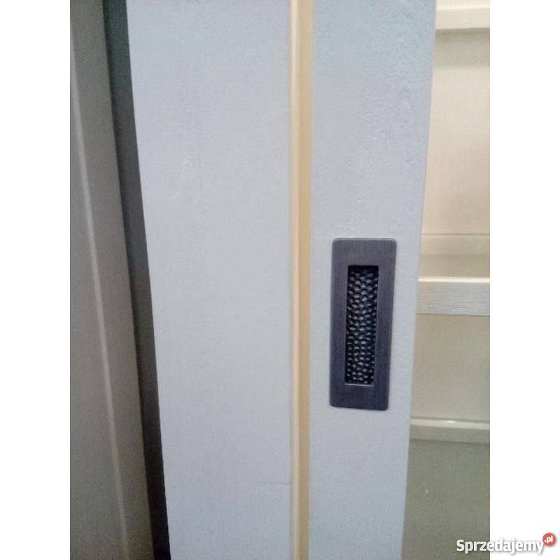 Biała witryna biblioteczka podświetlana opolskie