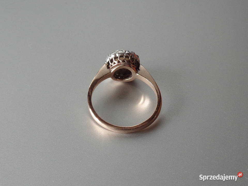 Złoty Pierścionek z Białym Koralem Diamenty 13 Brzeg
