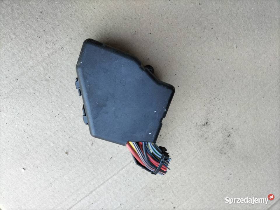 AUDI A4B5 A4 B5 SKRZYNKA BEZPIECZNIKÓW KONSOLI Układ elektryczny, zapłon