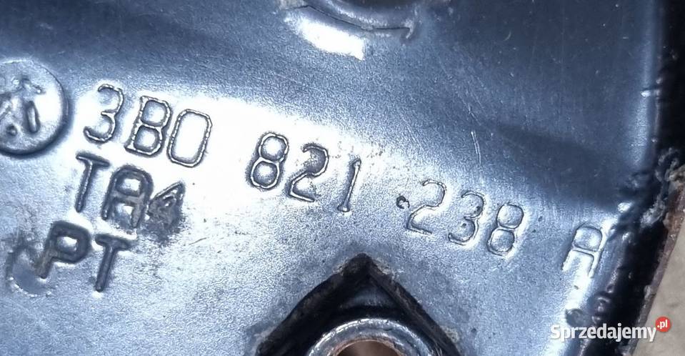 Wspornik uchwyt błotnika przedniego VW pomorskie Bolesławice