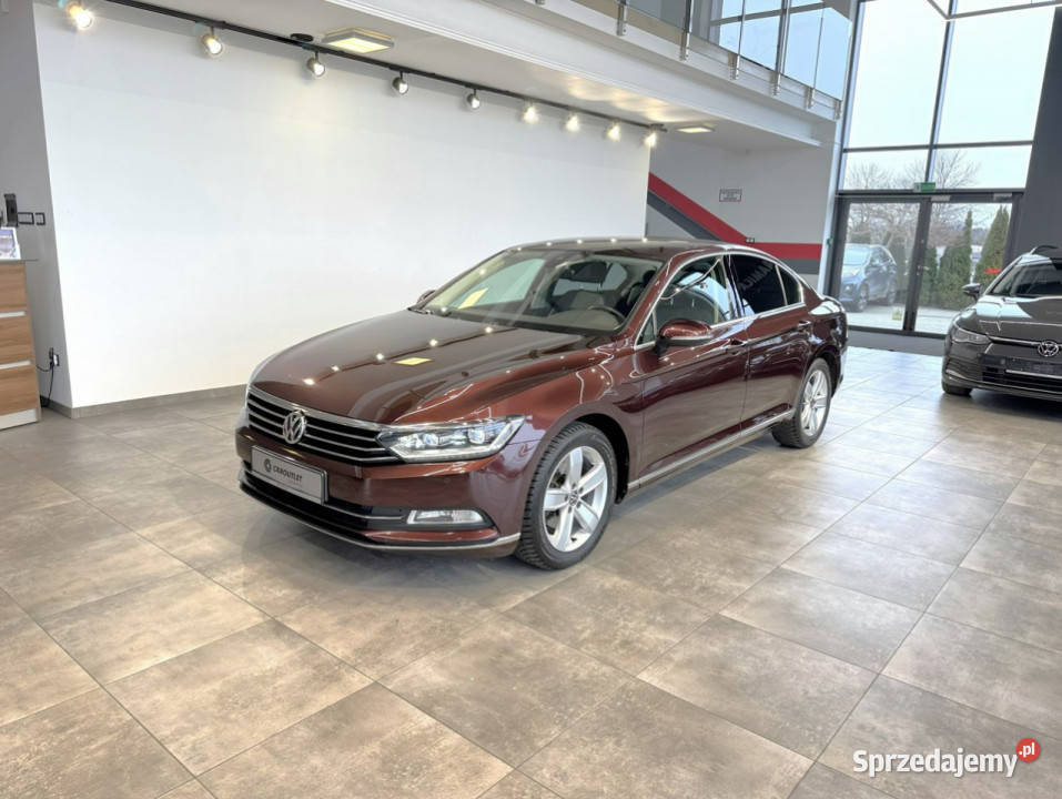 Volkswagen Passat Limousine Highline HAK 18TSI światła przeciwmgielne