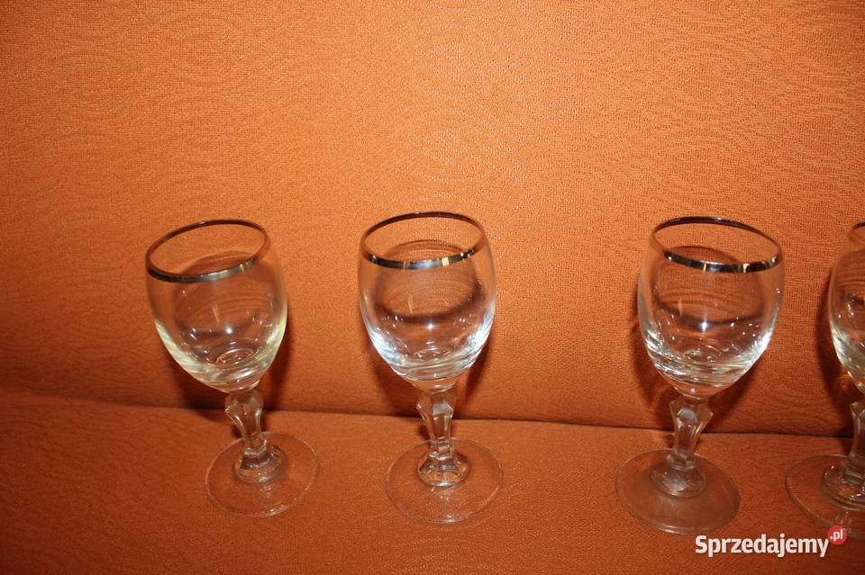 Kieliszki na nóżkach 4 sztuki PRL Stan Chorzów
