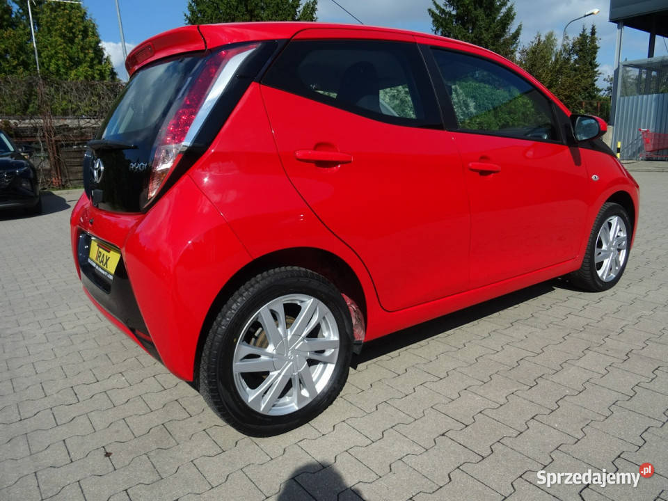 Toyota Aygo Niezawodny i ekonomiczny samochód z kamera cofania