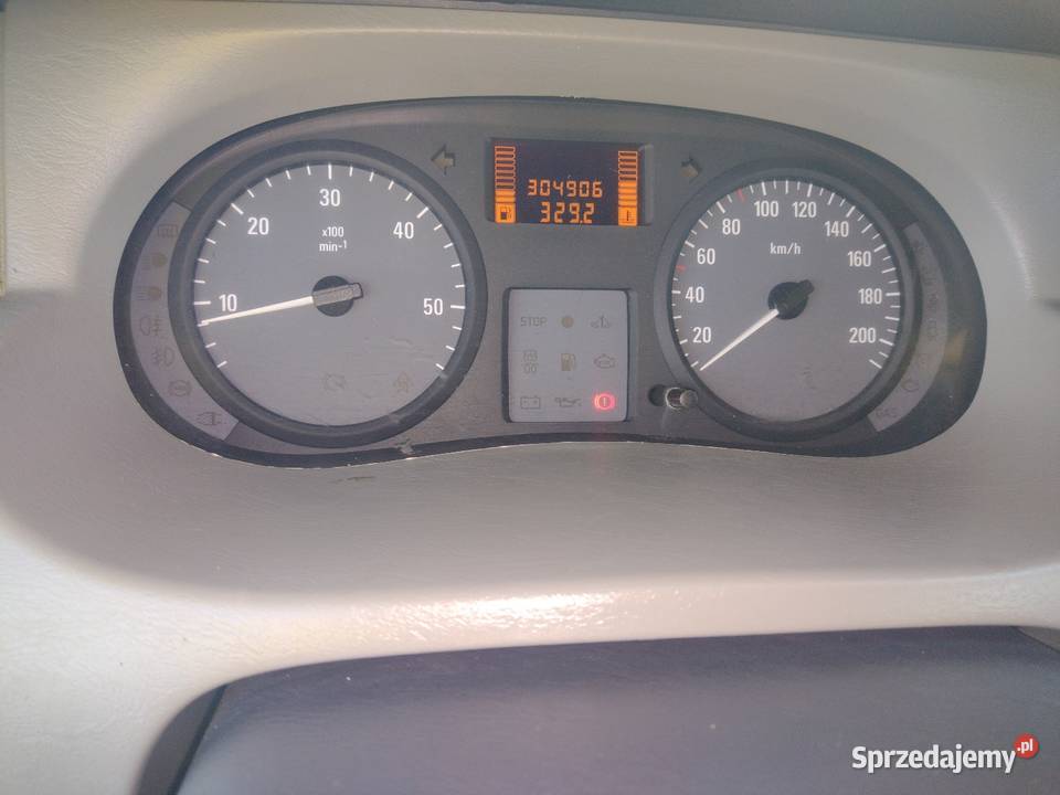 Opel Vivaro 20 TDI 2006r 5 osobowy klima hak gniazdo USB Vivaro Samochody osobowe świętokrzyskie