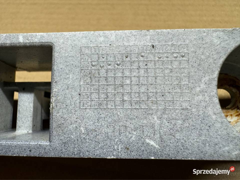 Ślizg zderzaka prawy lewy focus mk2 8M5117D959AD sprzedam