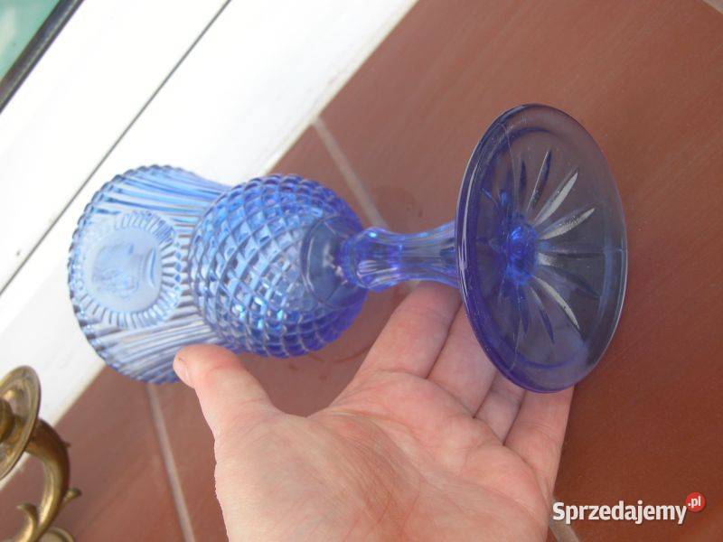 szklany pucharek z kameą