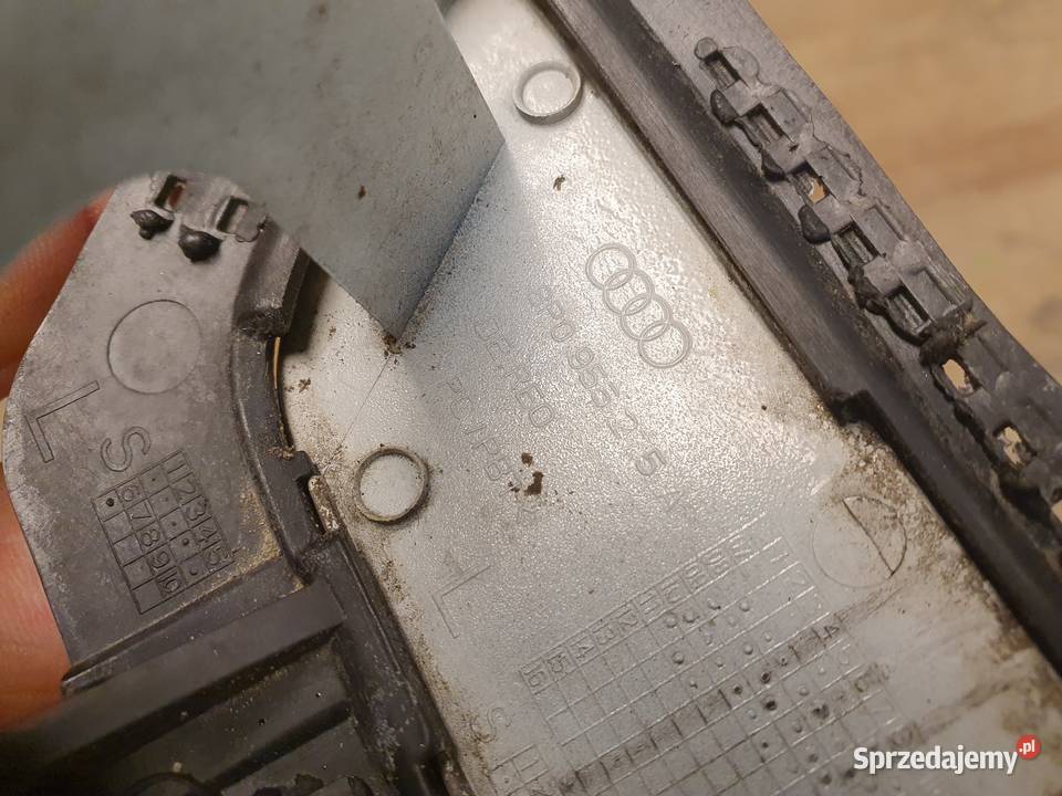AUDI A3 8P LIFT ZAŚLEPKA SPRYSKIWACZA PRAWA Międzychód