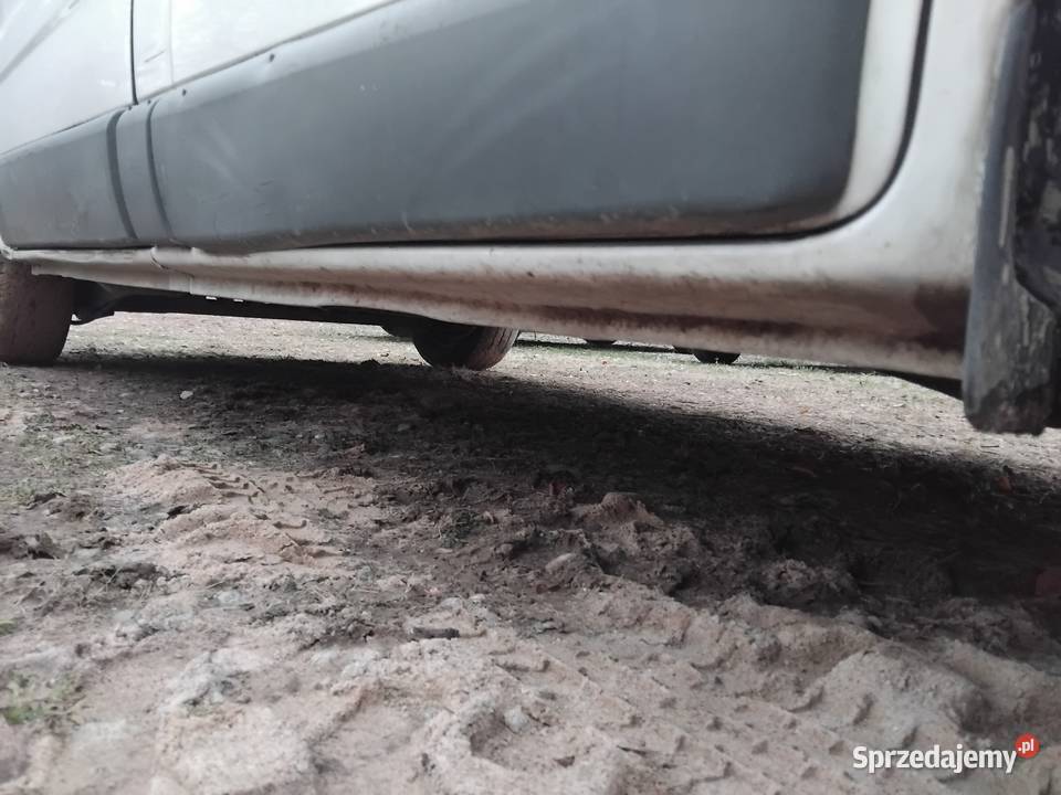 Renault Trafic 19dci 2004r 3 os 101KM