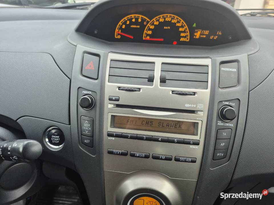 Toyota Yaris 4D4 2011 stan igła 1364cm3 podkarpackie