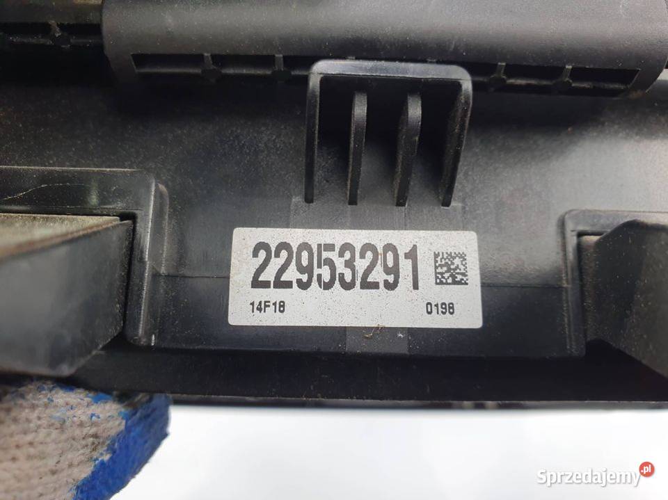 SKRZYNKA BEZPIECZNIKÓW CADILLAC CTS 22953291 osobowe kujawsko-pomorskie Lipno