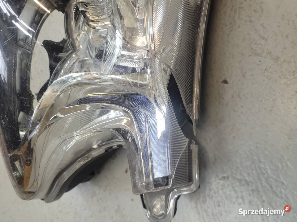 Honda VFR 1200 F 2012 LAMPA REFLEKTOR PRZÓD Nowy Tomyśl