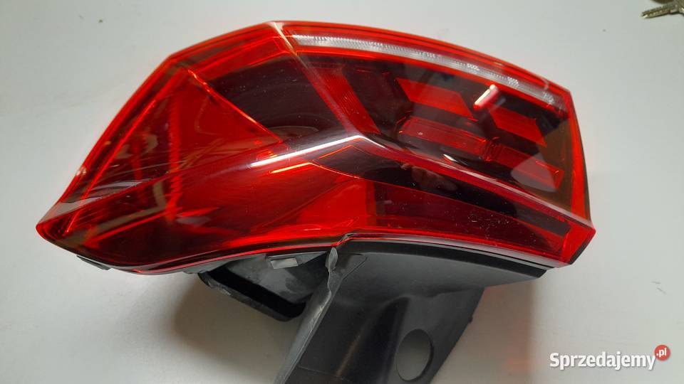 VW Passat B8 Lift Kombi Lampa Tylna Prawa Led