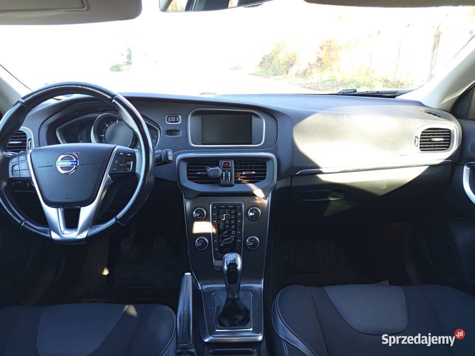 Sprzedam Volvo V40 D4 moc 190 dynamiczne i garażowany V40 sprzedam
