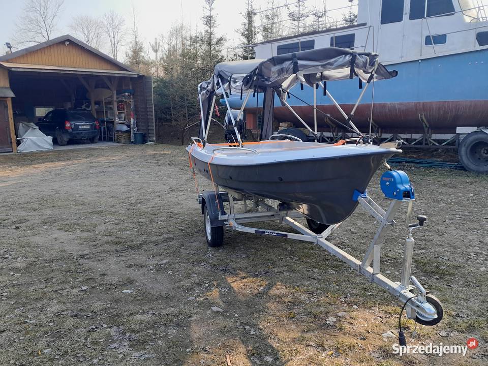 ŁÓDKA WĘDKARSKA Z NAMIOTEM I PRZYCZEPĄ Kętrzyn