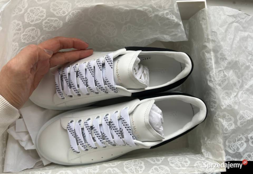 Alexander McQueen inna Warszawa