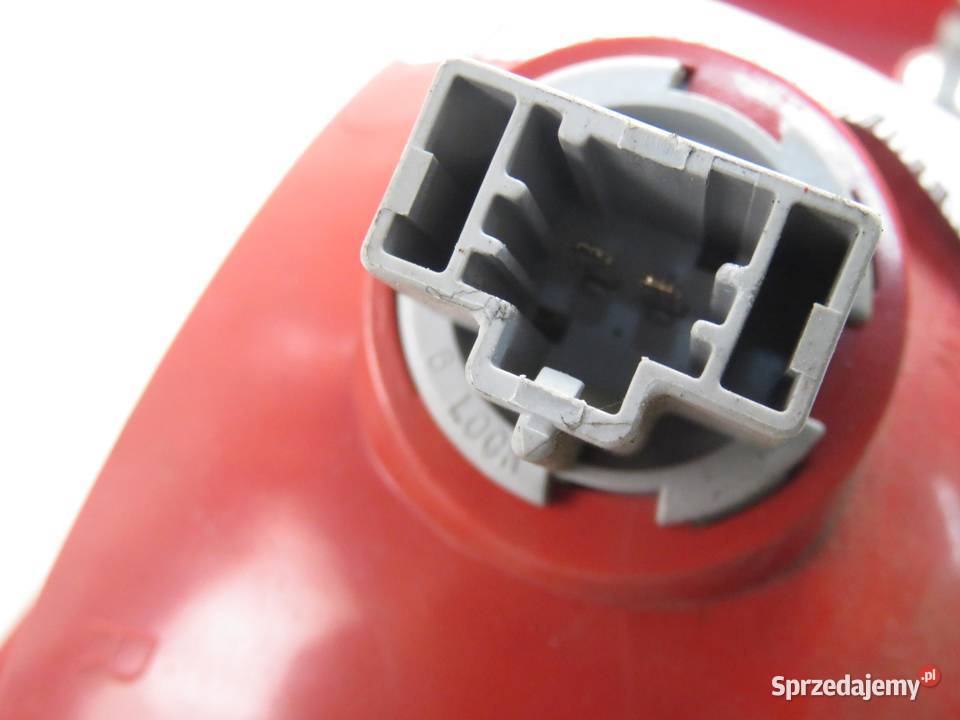 LAMPA PRAWA TYLNA KLAPA MAZDA 2 I 2ZR96483502