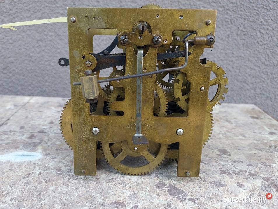 779 Mechanizm starego zegara ściennego Junghans