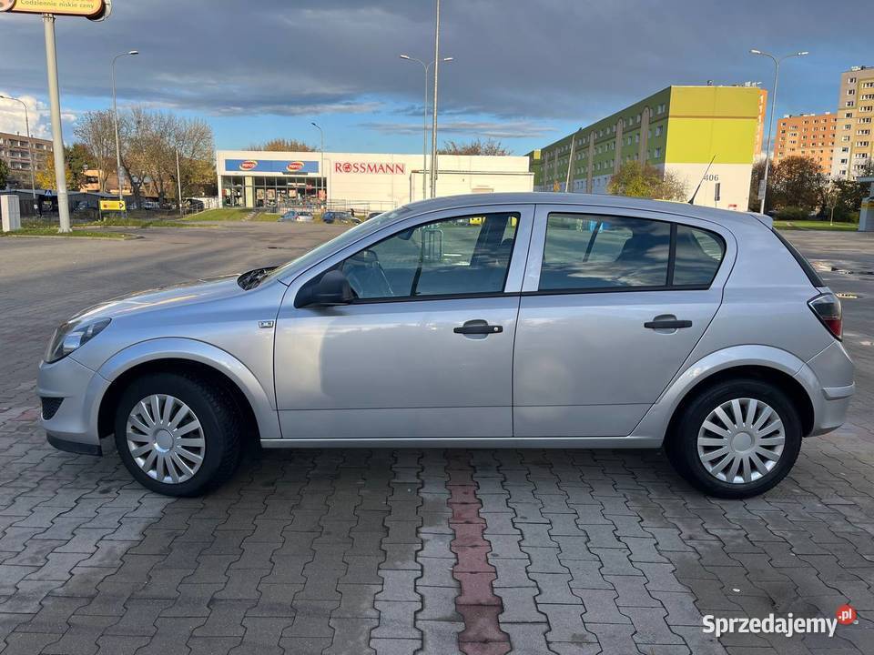 Opel Astra H 16 benzyna bezwypadkowa polski Hatchback Łódź