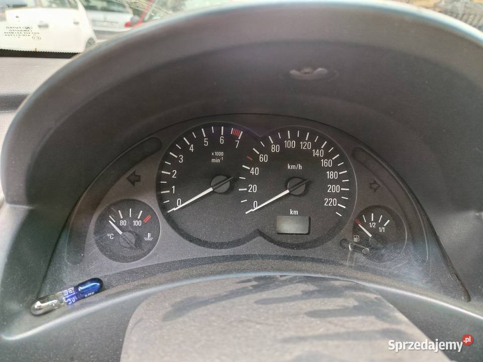Opel Corsa 10 2002 r dawca części Samochody na części wielkopolskie Szklarka Myślniewska