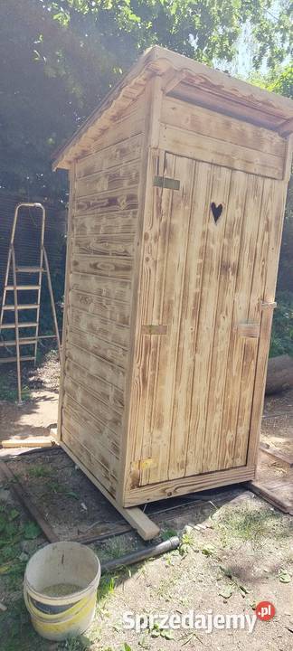WC toaleta ogrodowa zdobiona świerk Miski WC podkarpackie